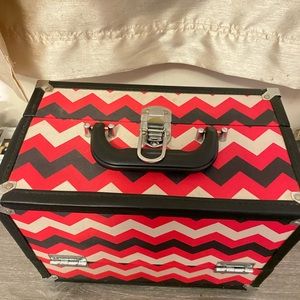 Caboodles Pink, Black and White Zig Zag Design. Storage Case.